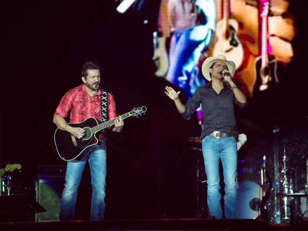 Jads &amp; Jackson cantam na Arena do Parque do Peão, em Barretos (Foto: Érico Andrade/G1)