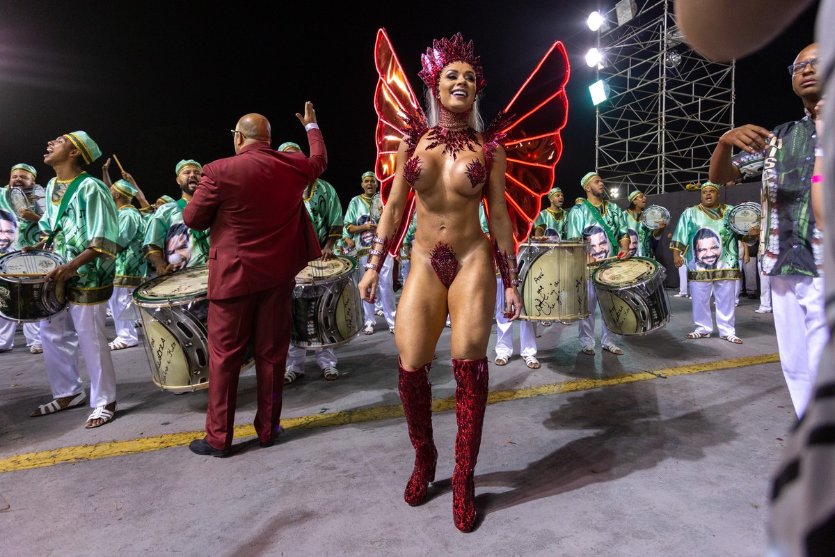 смотреть бразильский карнавал с голыми фото 96