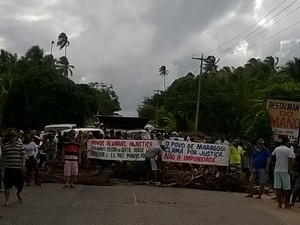 Protesto bloqueou rodovia AL-101 em Maragogi (Foto: Divulgação)