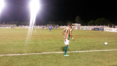 Lance entre Naviraiense e Costa Rica-MS no estádio Virotão (Foto: Diogo Nolasco/TV Morena)