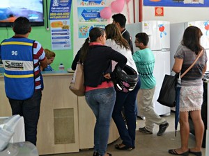 Comerciantes de Cruzeiro do Sul (AC) dizem que procura para compras do Dia das Mães está abaixo do esperado (Foto: Taís Nascimento/G1)