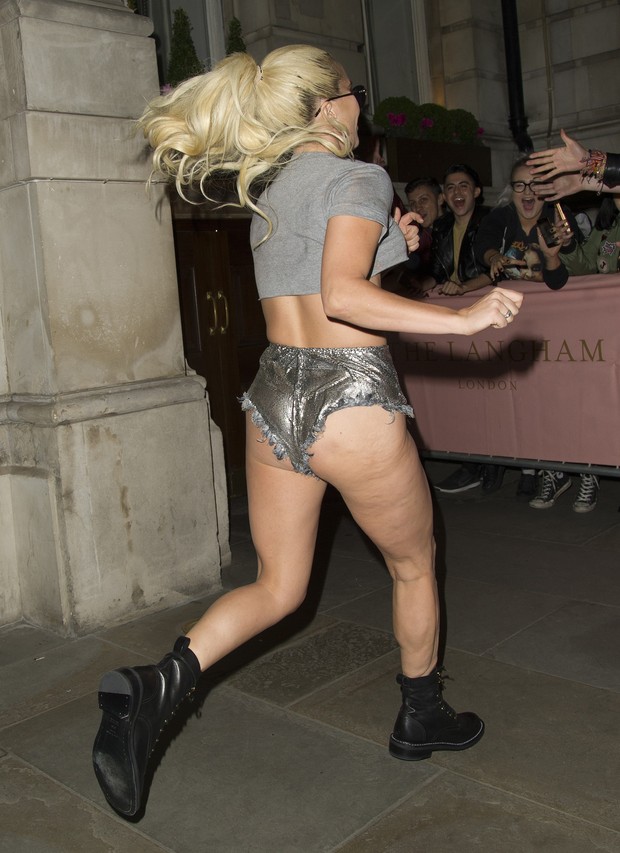 Lady Gaga em Londres, na Inglaterra (Foto: AKM-GSI/ Agência)