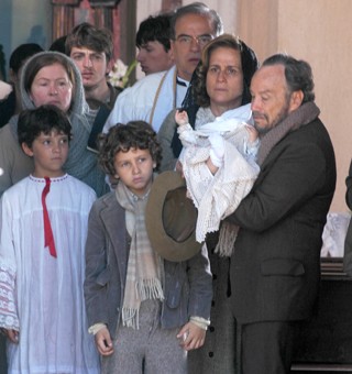 Família de Marcos no batizado de Lucas (Foto: Divulgação/ TV Globo)