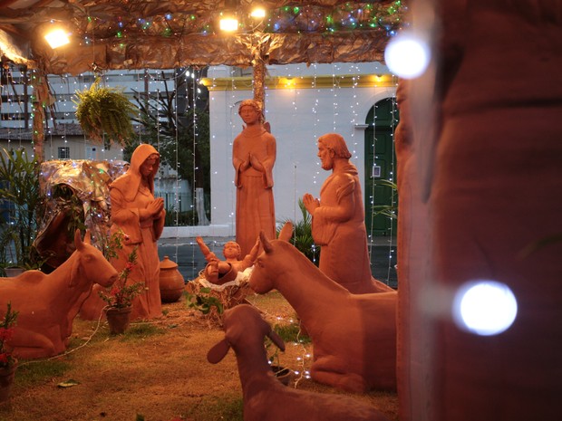 Estátuas no bairro do Farol relembram nascimento de Jesus (Foto: Jonathan Lins/G1)