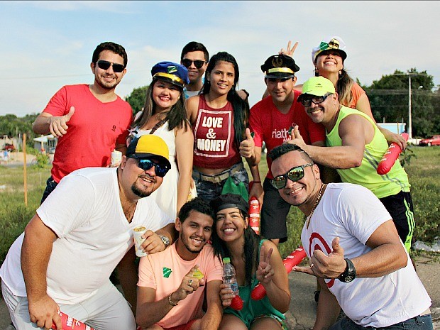 Amigos curtem carnaval (Foto: Indiara Bessa / G1 AM)
