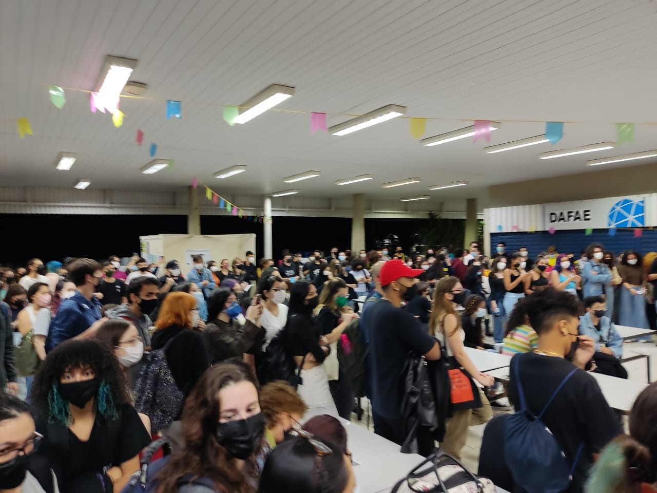 Cerca de 150 alunos se reuniram na Unesp em ato contra assédios de Marcelo Bulhões (Foto: Arquivo Pessoal) Cerca de 150 alunos se reuniram na Unesp em ato contra assédios de Marcelo Bulhões (Foto: Arquivo Pessoal)