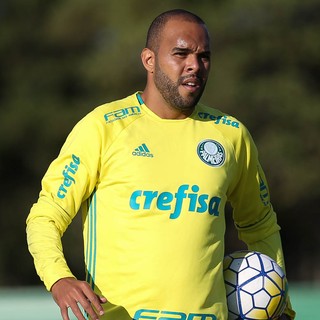 Alecsandro ganha mensagem de apoio dos companheiros no Palmeiras