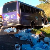 Acidente deixa 1 morto e 21 feridos em estrada (Acidente deixa 1 morto e 21 feridos em estrada (Imagens/TV Bahia))