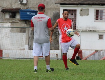 Paulo César, lateral-esquerdo do Rio Branco-AC (Foto: João Paulo Maia)