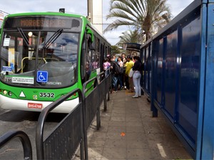 Passageiros entram em ônibus no transporte público em Campinas (Foto: Mateus Bassi/G1) Passageiros entram em ônibus no transporte público em Campinas (Foto: Mateus Bassi/G1)
