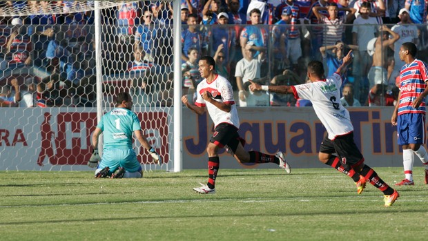 Jogador do Oeste comemora gol contra o Fortaleza no PV pela Série C do Campeonato Brasileiro de 2012 (Foto: Alex Costa/Agência Diário)