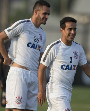 Saídas de Renato Augusto e Jadson rendem R$ 30 milhões ao Corinthians