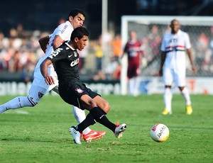 Paulinho jogo São Paulo Corinthians (Foto: Marcos Ribolli / Globoesporte.com)
