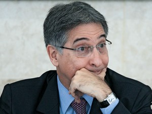 INVESTIGAÇÃO O MP vasculha contratos sem licitação firmados com fundação criada pelo ministro (Foto: Ueslei Marcelino/Reuters) INVESTIGAÇÃO O MP vasculha contratos sem licitação firmados com fundação criada pelo ministro (Foto: Ueslei Marcelino/Reuters)