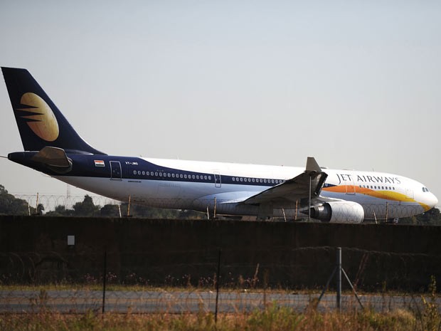 Avião com 200 convidados pousou em base militar na África do Sul (Foto: AP)