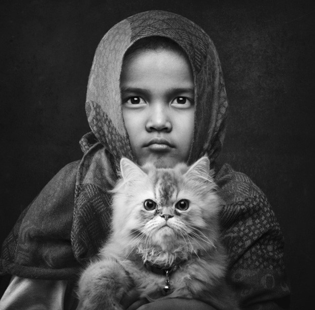 Arief Siswandhono, da Indonésia, enviou uma imagem da filha e o gato de estimação na categoria Pessoas (Foto: Arief Siswandhono/2015 Sony World Photography Awards)