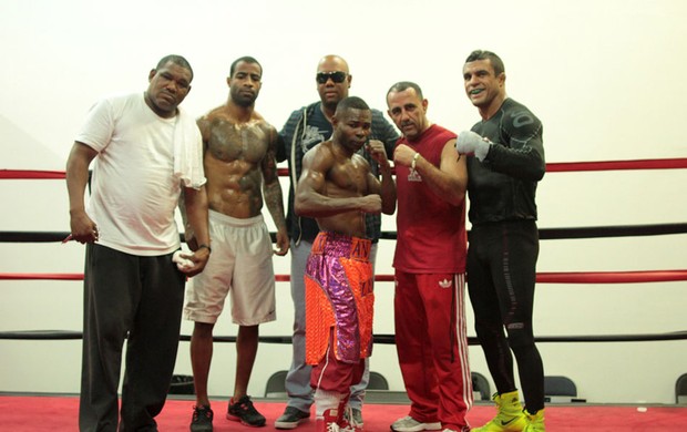 Vitor Belfort treina boxe com o Pedro Díaz (Foto: Eric 'Brokenbox' Martinez / mundoboxing.com)