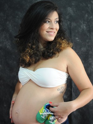 Após estar curada, Priscila conseguiu engravidar e teve Pedro (Foto: Arquivo Pessoal)