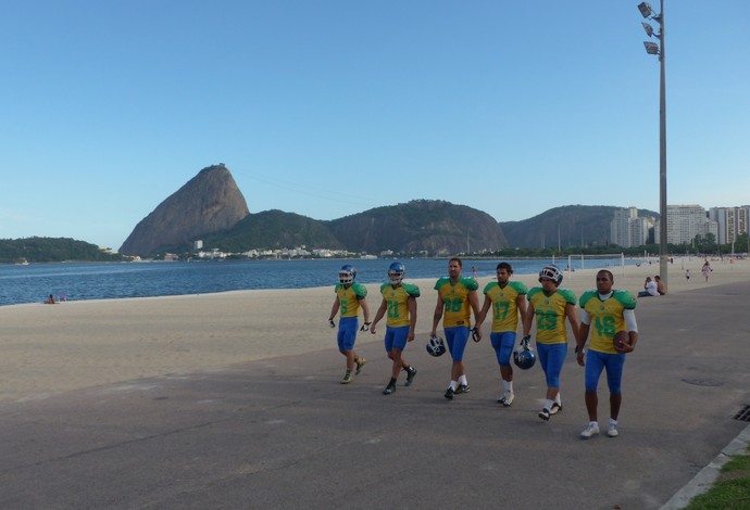 Seleção brasileira de futebol americano treino no Aterro do Flamengo no Rio de Janeiro (Foto: Carol Fontes)
