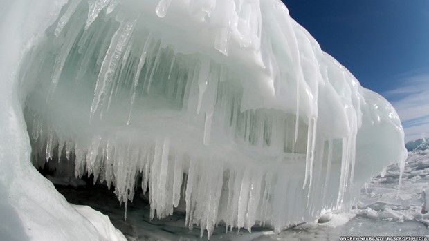 Gelo sazonal é formado em locais onde a temperatura do ar durante o verão fica acima de 0°C (Foto: Andrey Nekrasov/Barcroft Media)