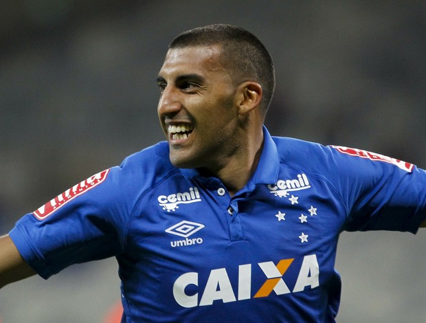 Ramon Ábila, atacante do Cruzeiro