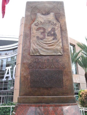 Homenagem a Hakeem Olajuwon UFC (Foto: Marcelo Russio)