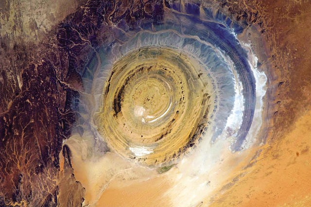A Estrutura de Richat, na Mauritânia, conhecida como "Olho do Saara", é uma referência para os astronautas (Foto:    Divulgação/Chris Hadfield)