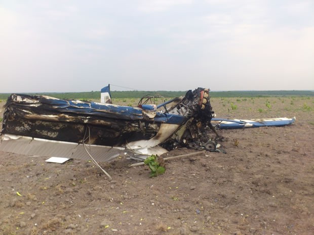 Queda de aeronave em Canarana deixou o piloto ferido (Foto: PM-MT/João Paulo Bezerra)