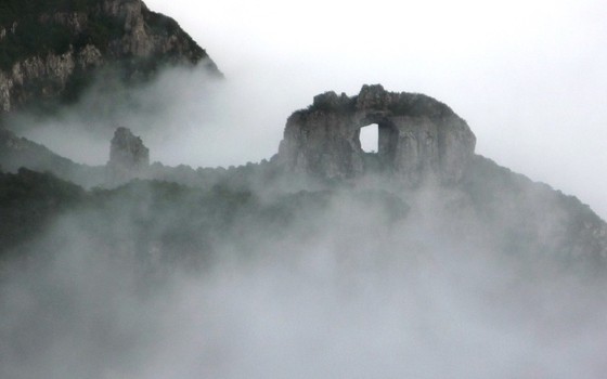A Pedra Furada é um dos pontos cênicos do Parque Nacional de São Joaquim (Foto: Marc Dourojeanni)