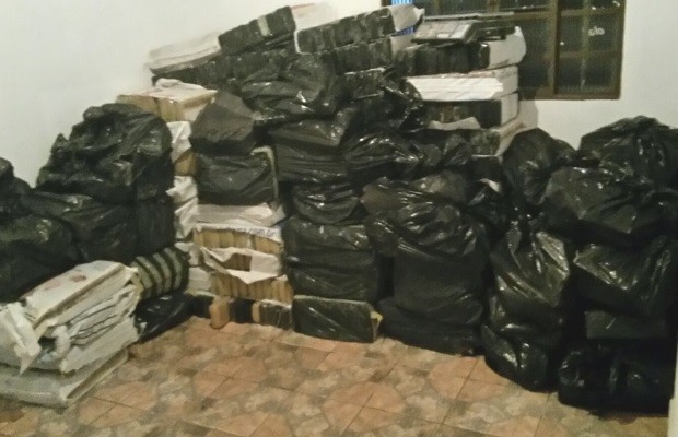 G Pol Cia Apreende Tonelada De Maconha Dentro De Casa Em