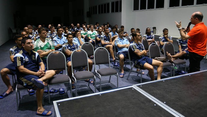 Lesões colocam reforçado elenco do Palmeiras à prova no início do ano