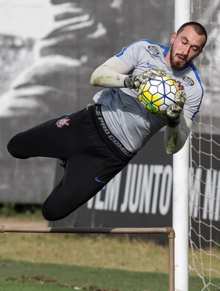 Em alta na arena, Walter é chave do Corinthians em decisão contra Atlético