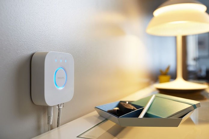 HomeKit da Apple é compatível com o Hue Bridge 2.0, lançado nos EUA por US$ 60 (Foto: Divulgação) (Foto: HomeKit da Apple é compatível com o Hue Bridge 2.0, lançado nos EUA por US$ 60 (Foto: Divulgação)) HomeKit da Apple é compatível com o Hue Bridge 2.0, lançado nos EUA por US$ 60 (Foto: Divulgação) (Foto: HomeKit da Apple é compatível com o Hue Bridge 2.0, lançado nos EUA por US$ 60 (Foto: Divulgação))
