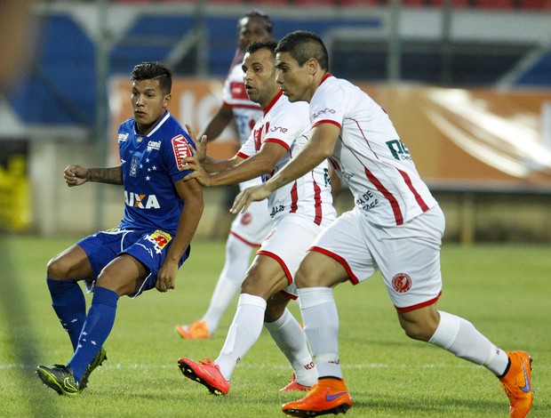 Romero faz sua estreia oficial pelo Cruzeiro, contra o Tricordiano 