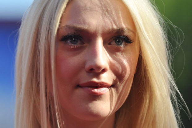 Dakota Fanning no Festival de Veneza (Foto: AFP)