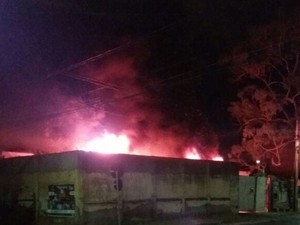 Incêndio em Santa Cruz do Capibaribe, no Agreste de Pernambuco (Foto: Marcelo Santos/ Arquivo Pessoal)