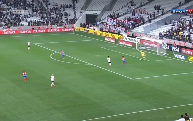 Estádio Corinthians com clarões nas arquibancadas (Foto: Reprodução SporTV) Estádio Corinthians com clarões nas arquibancadas (Foto: Reprodução SporTV)