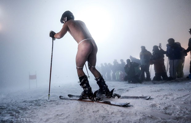 Homens e mulheres participaram da competição (Foto: Dominic Ebenbichler/Reuters)