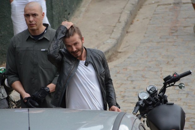 David Beckham no Vidigal (Foto: Rodrigo dos Anjos e Delson Silva / AgNews)