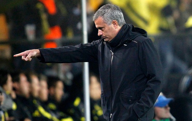 José Mourinho na partida do Real Madrid contra o Borussia Dortmund (Foto: Reuters)