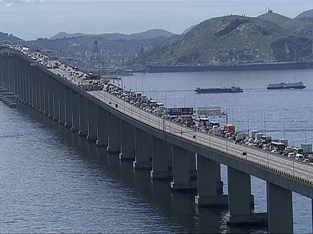 Protesto causa grande engarrafamento. (Foto: Reprodução/ TV Globo)