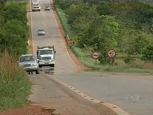 TO-010 também aparece como uma das piores rodovias brasileiras (Foto: Reprodução/TV Anhanguera)