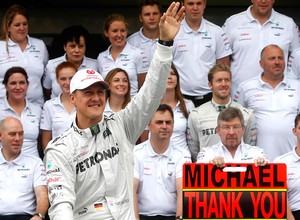 Antes da corrida, Mercedes faz festa para despedida de Schumi da F-1 (Reuters)