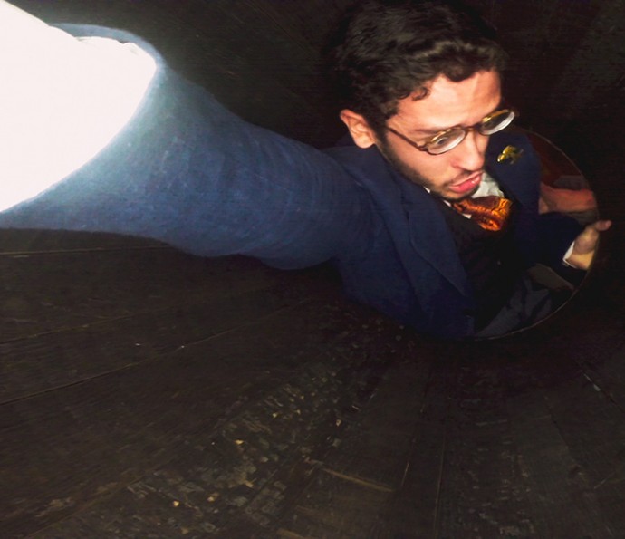 Capangas de Ernesto prendem Jack em um barril (Foto: TV Globo)