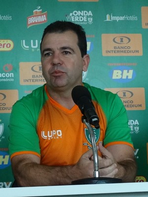 Enderson Moreira planeja trabalho a longo prazo (Foto: Laura Bernardes) Enderson Moreira planeja trabalho a longo prazo (Foto: Laura Bernardes)
