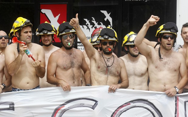 Manifestação ocorreu próximo ao aeroporto de Sabadell, na Espanha (Foto: Albert Gea/Reuters)