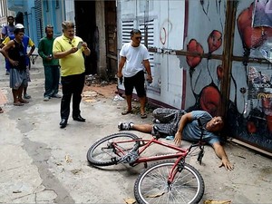 Assaltante foi baleado após tentar assaltar homem que se identificou como delegado de polícia (Foto: Divulgação)