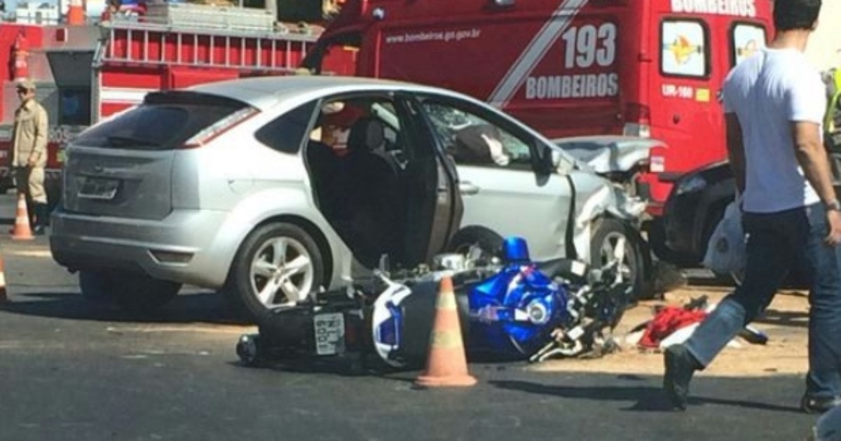 G1 - Casal Fica Ferido Em Acidente Entre Moto E Dois Carros, Em Goiânia ...