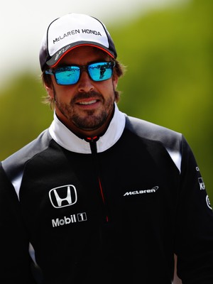 Fernando Alonso, da McLaren, no GP da China (Foto: Getty Images)