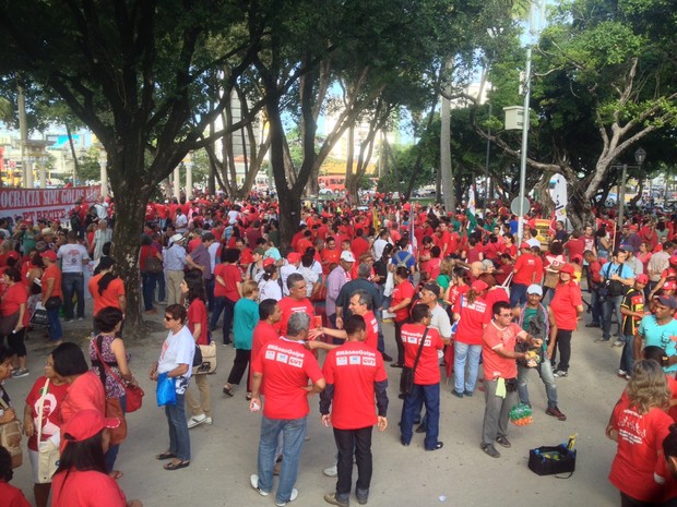 Protesto no Recife (Foto: Thays Estarque/G1)